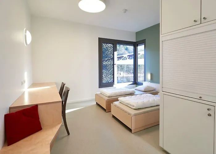 شباب إيسك/ألزيتي إيش زور أليتْسّيتِّ